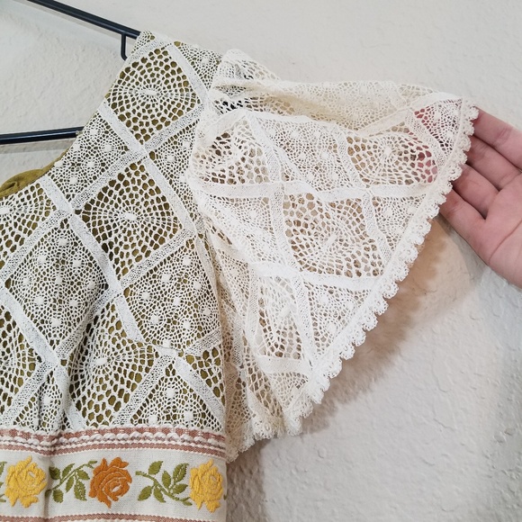 SOLD Vintage 60's Lace & Linen Green Prairie Dress - Picture 4 of 6